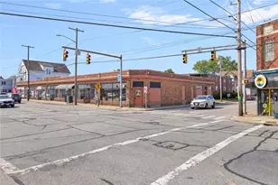 570 Smithfield Ave, Pawtucket, RI 02860 - Photo 2