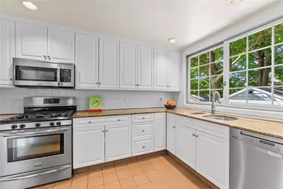 14 Creston Way, Providence, RI 02906 - Photo 18