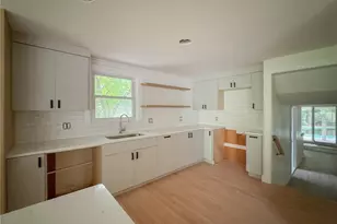 28 Hilltop Dr, Warwick, RI 02818 - Photo 8