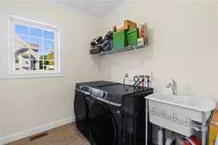 34 East Lantern Rd, Lincoln, RI 02865 - Photo 26