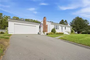 14 Valhalla Dr, Portsmouth, RI 02871 - Photo 2