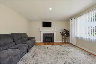 849 Roger Williams Ave, East Providence, RI 02916 - Photo 14