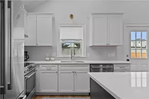 34 E Bowery St, Newport, RI 02840 - Photo 8