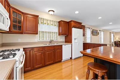 15 Metacomet Avenue, East Providence, RI 02916 - Photo 20