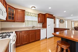15 Metacomet Ave, East Providence, RI 02916 - Photo 20