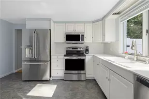 251 Succotash Rd, South Kingstown, RI 02879 - Photo 6