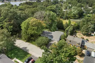 14 Plymouth Dr, Barrington, RI 02806 - Photo 2