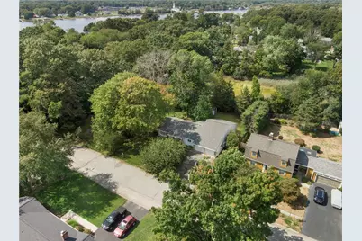 14 Plymouth Drive, Barrington, RI 02806 - Photo 2