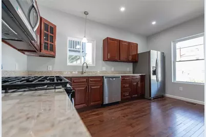 184 Avenue C #-1, Woonsocket, RI 02895 - Photo 6
