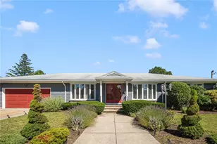 30 Wardlaw Ct, Providence, RI 02908 - Photo 1