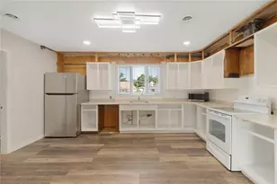 30 Wardlaw Ct, Providence, RI 02908 - Photo 6