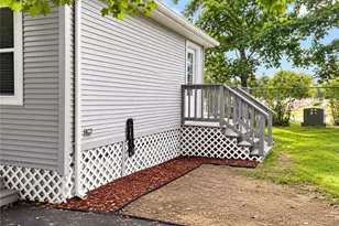 30 Eddington St, Pawtucket, RI 02861 - Photo 6