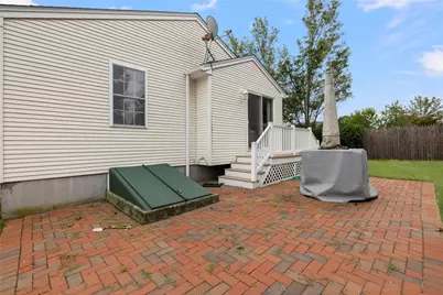 330 Daggett Avenue, Pawtucket, RI 02861 - Photo 22