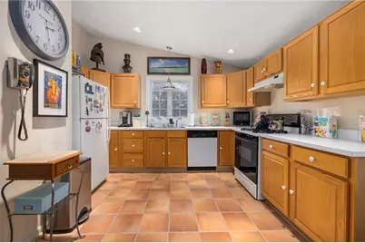 330 Daggett Avenue, Pawtucket, RI 02861 - Photo 4