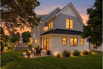 118 Newport Avenue, Middletown, RI 02842 - Photo 2