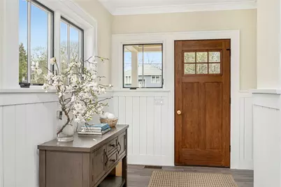 118 Newport Avenue, Middletown, RI 02842 - Photo 8