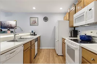 3524 West Shore Road #C-707, Warwick, RI 02886 - Photo 4