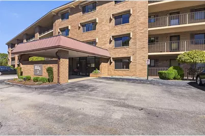 650 East Greenwich Avenue #3/405, West Warwick, RI 02890 - Photo 2