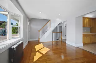 37 Vera St, Warwick, RI 02886 - Photo 6