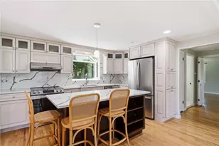22 Carriage Dr, Lincoln, RI 02865 - Photo 4