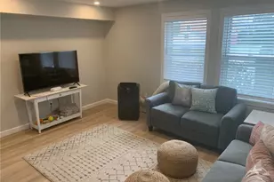 33 Van Zandt Ave, Newport, RI 02840 - Photo 1