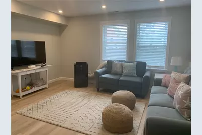 33 Van Zandt Avenue #1, Newport, RI 02840 - Photo 2