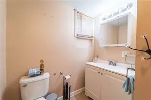 127 Boutwell St, Pawtucket, RI 02860 - Photo 8
