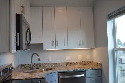 581 Central Avenue #3R, Pawtucket, RI 02861 - Photo 2