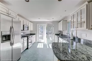 17 Clinton St, Newport, RI 02840 - Photo 6