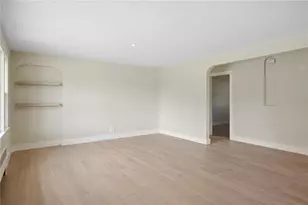 250 E View Ave, Cranston, RI 02920 - Photo 18