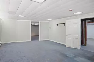 250 E View Ave, Cranston, RI 02920 - Photo 38