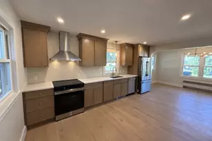 250 E View Ave, Cranston, RI 02920 - Photo 8
