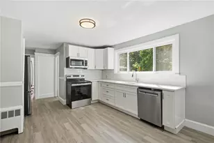 41 Custer St, Warwick, RI 02889 - Photo 6