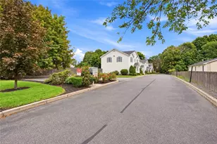 87 N Bend St, Pawtucket, RI 02860 - Photo 4
