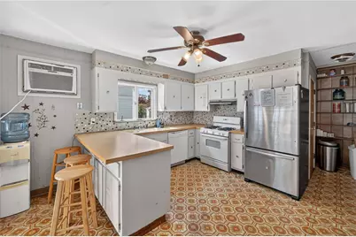 27 Ferncrest Boulevard, North Providence, RI 02911 - Photo 4