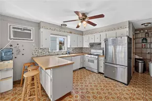 27 Ferncrest Blvd, North Providence, RI 02911 - Photo 4