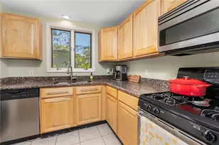 249 8th St, Providence, RI 02906 - Photo 14