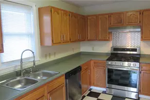 98 Hamilton St, Providence, RI 02907 - Photo 12