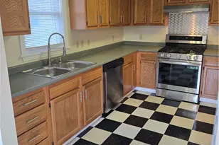 98 Hamilton St, Providence, RI 02907 - Photo 10