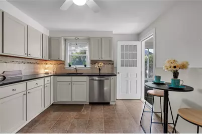 204 Knollwood Avenue, Cranston, RI 02910 - Photo 30