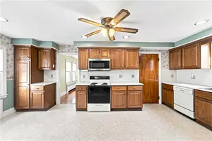 357 Old River Rd, Lincoln, RI 02838 - Photo 16