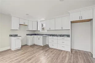 42 Sisson St, Pawtucket, RI 02860 - Photo 18