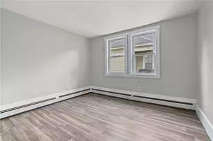 42 Sisson St, Pawtucket, RI 02860 - Photo 16