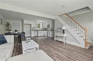 42 Sisson St, Pawtucket, RI 02860 - Photo 2