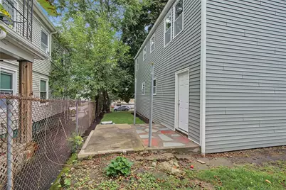 42 Sisson Street, Pawtucket, RI 02860 - Photo 34
