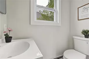 42 Sisson St, Pawtucket, RI 02860 - Photo 8