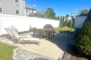 35 Collins St, Bristol, RI 02809 - Photo 2