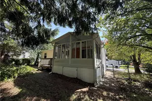 41 Beeckman Ave, Cranston, RI 02920 - Photo 4