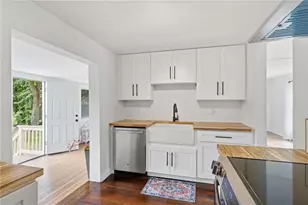 51 Terrace Ave, Warwick, RI 02889 - Photo 12