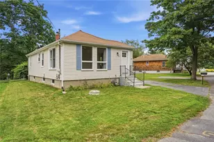 51 Terrace Ave, Warwick, RI 02889 - Photo 4